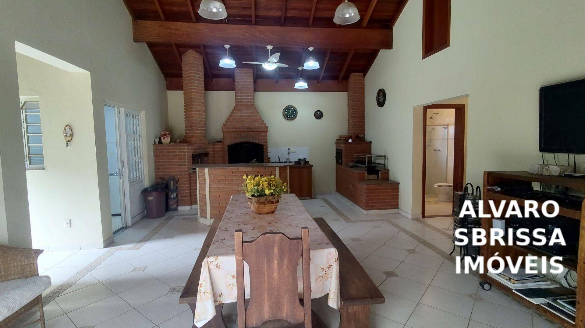 Chácara à venda com 3 quartos, 258m² - Foto 2
