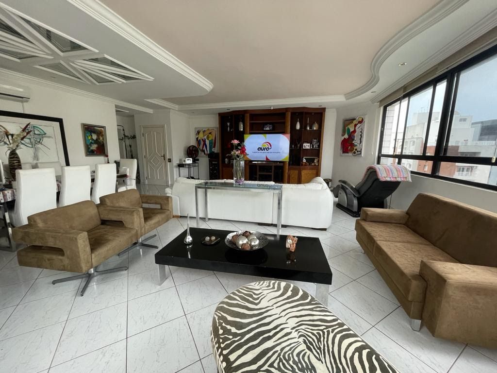 Apartamento à venda com 3 quartos, 190m² - Foto 3