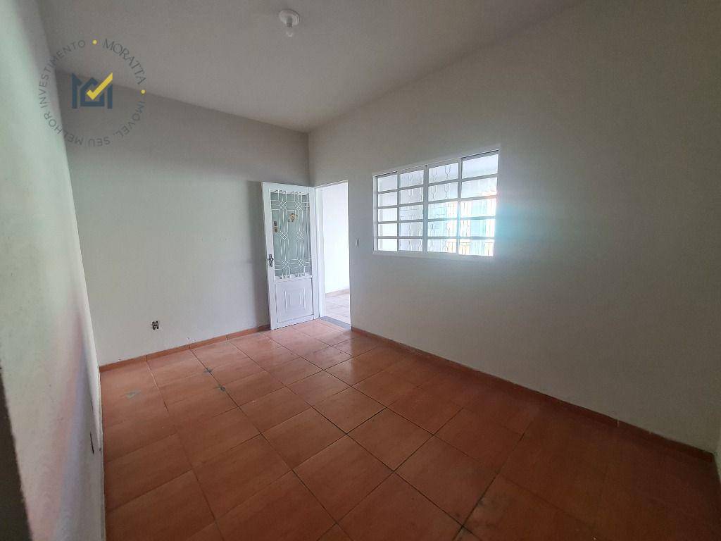 Casa à venda com 4 quartos, 100m² - Foto 2