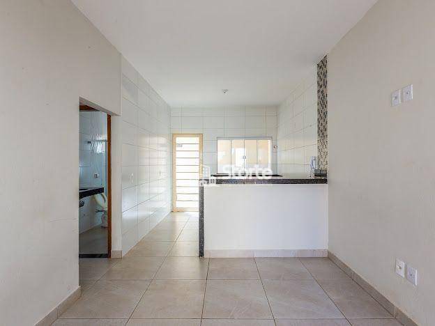 Casa à venda com 5 quartos, 130m² - Foto 2