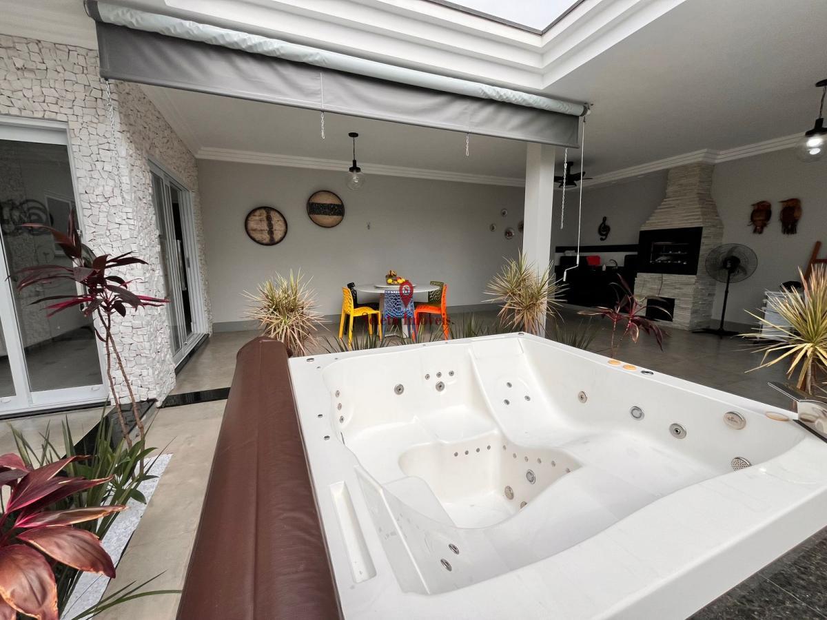 Casa à venda com 2 quartos, 153m² - Foto 1