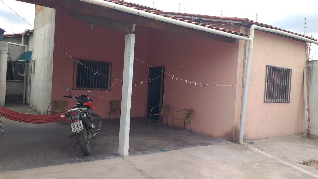 Casa à venda com 3 quartos, 200m² - Foto 2