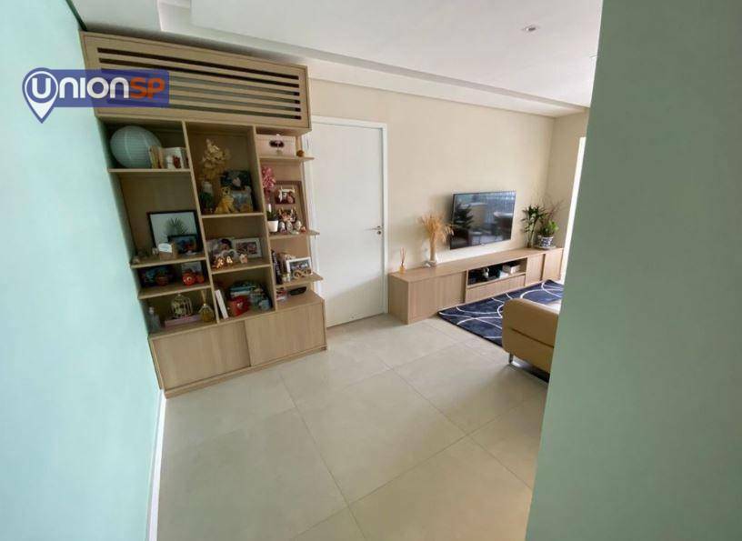 Apartamento à venda com 2 quartos, 75m² - Foto 2