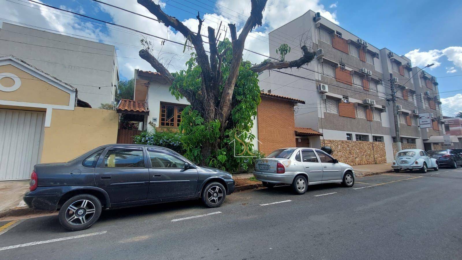 Casa para alugar com 3 quartos, 300M2 - Foto 1