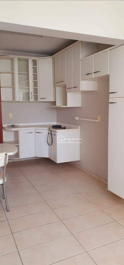 Apartamento à venda com 3 quartos, 189m² - Foto 4