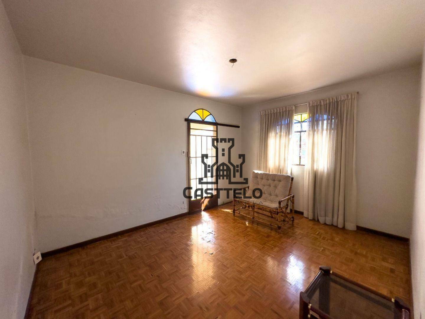 Casa à venda com 4 quartos, 220m² - Foto 5