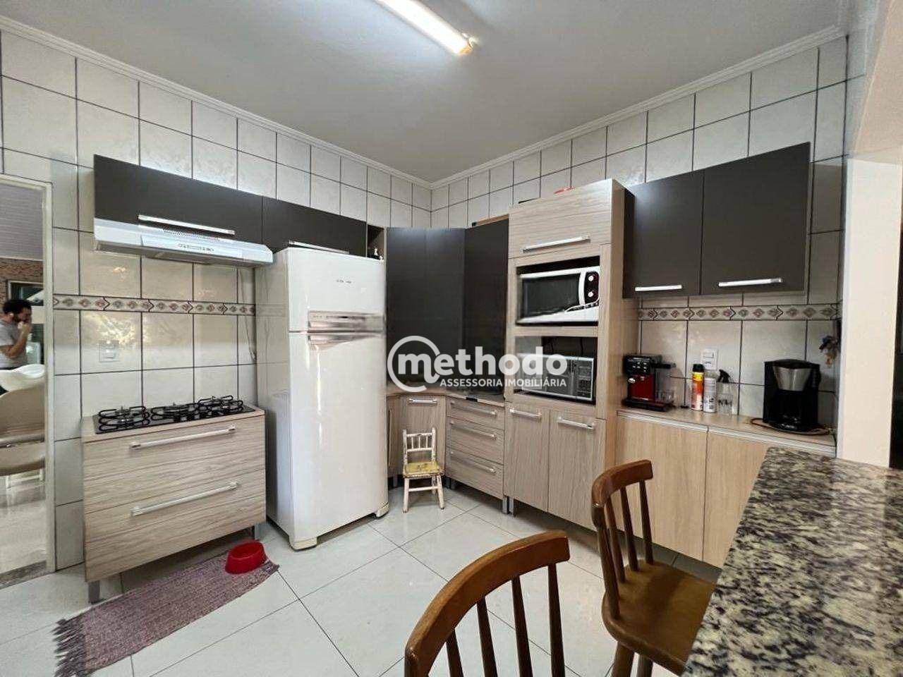 Casa à venda com 3 quartos, 250m² - Foto 8