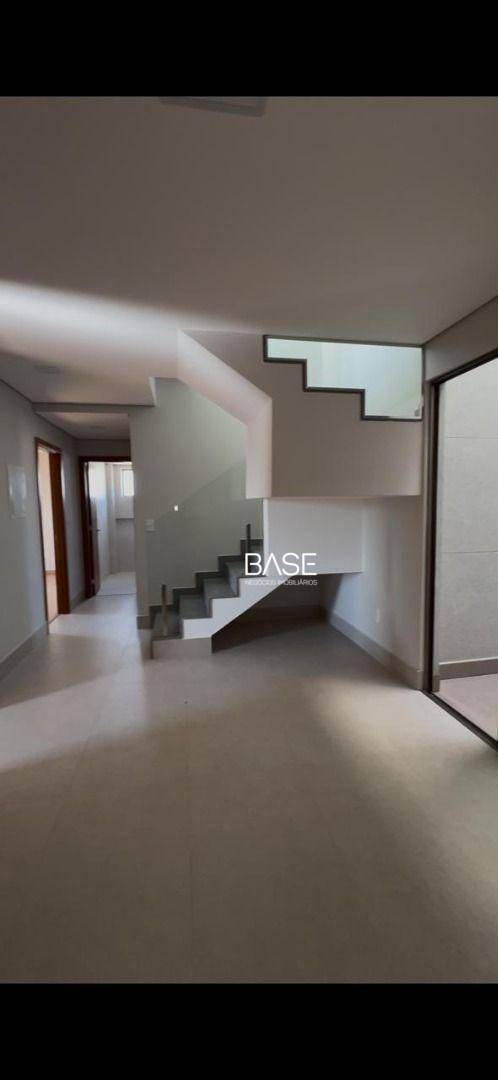 Apartamento, 3 quartos, 220 m² - Foto 1