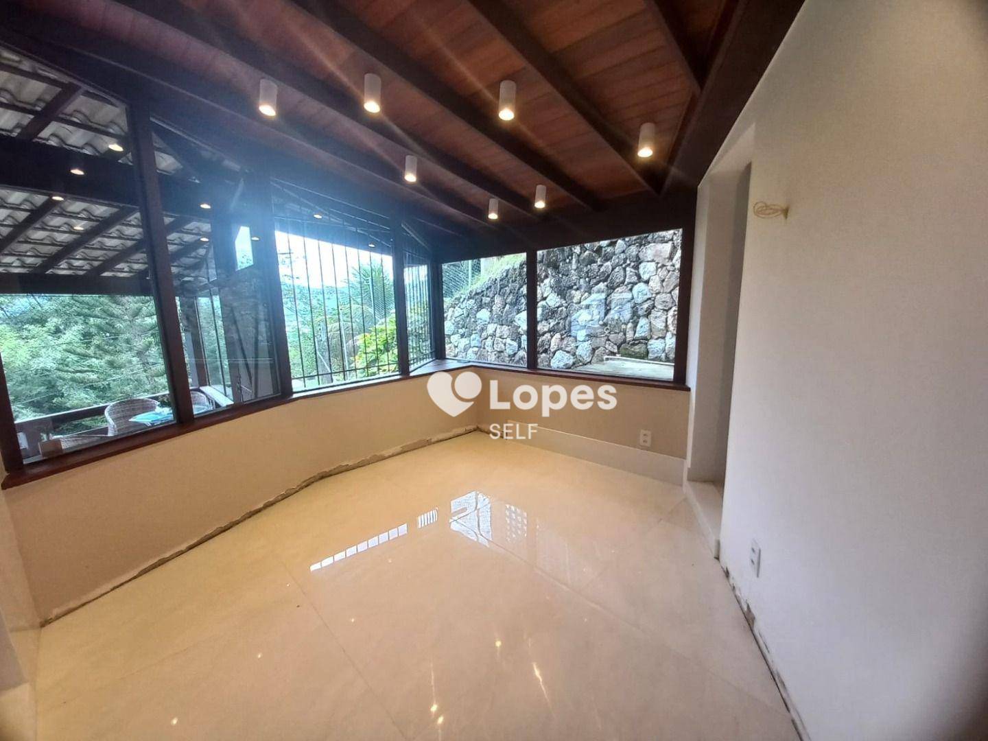 Casa de Condomínio à venda com 4 quartos, 202m² - Foto 9