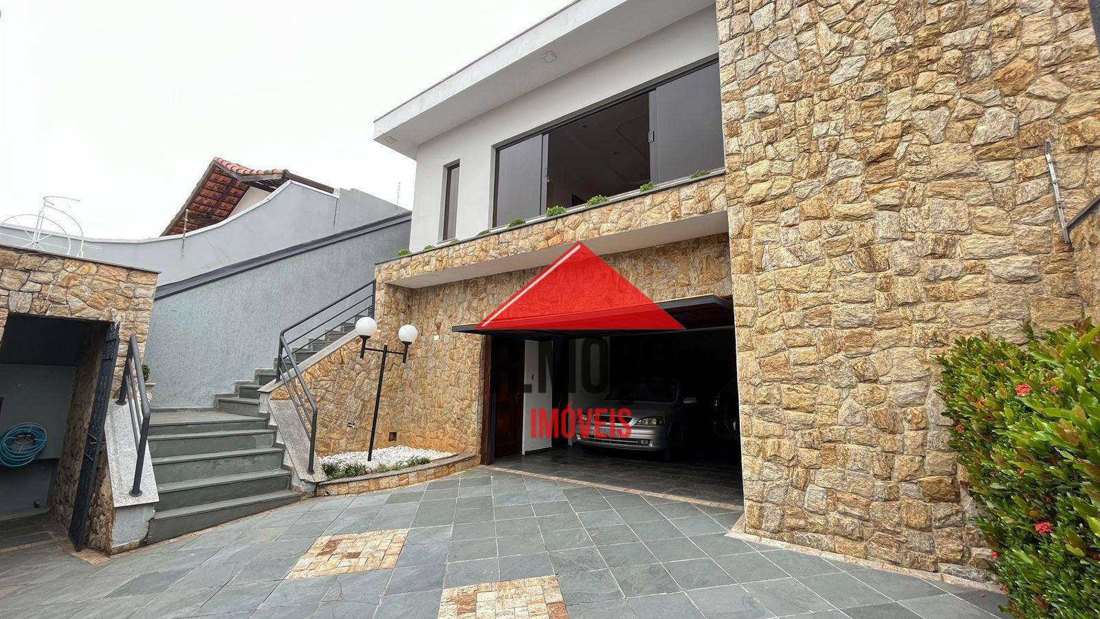 Casa à venda com 3 quartos, 180m² - Foto 1