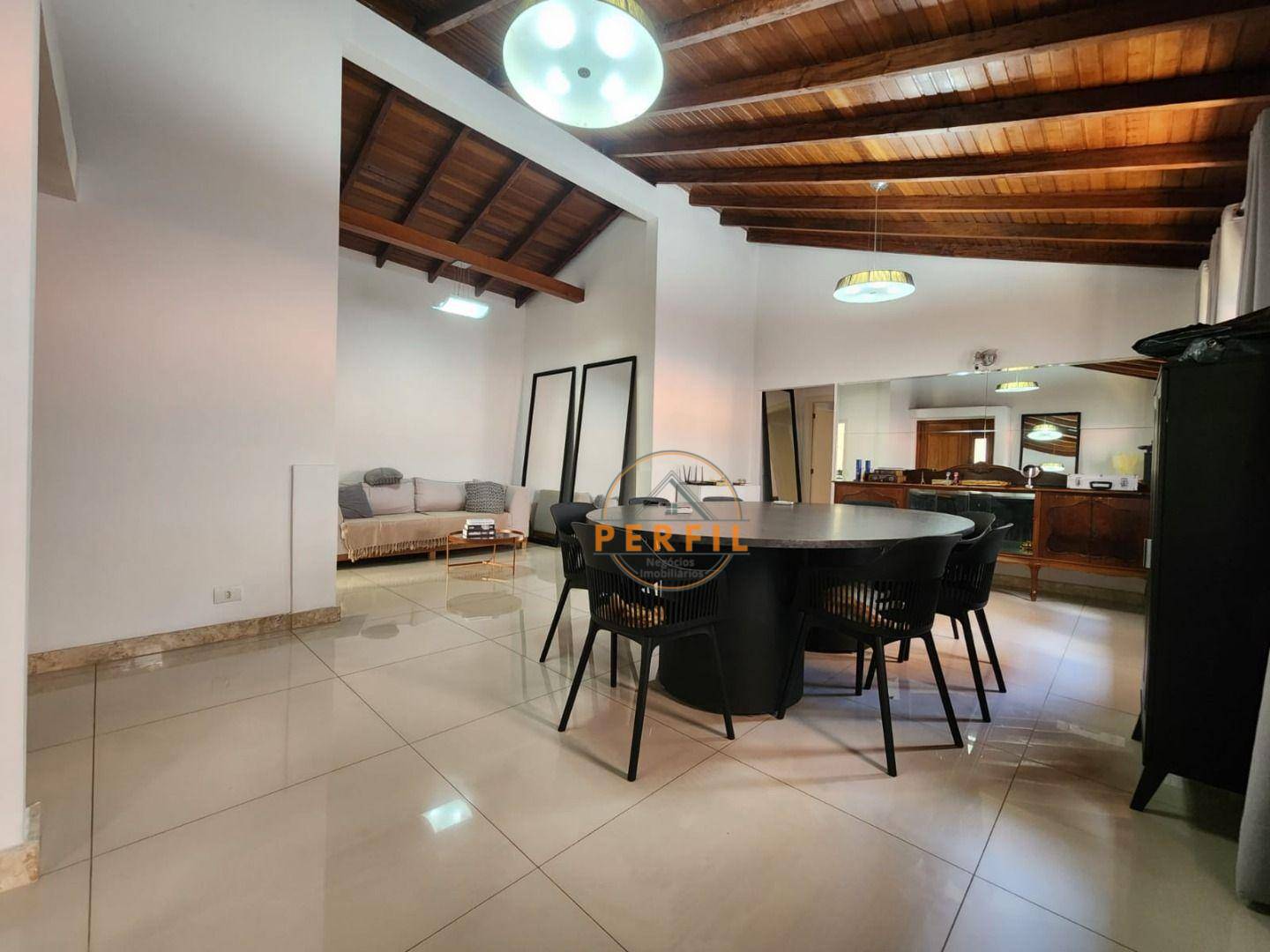 Casa de Condomínio à venda com 5 quartos, 238m² - Foto 4