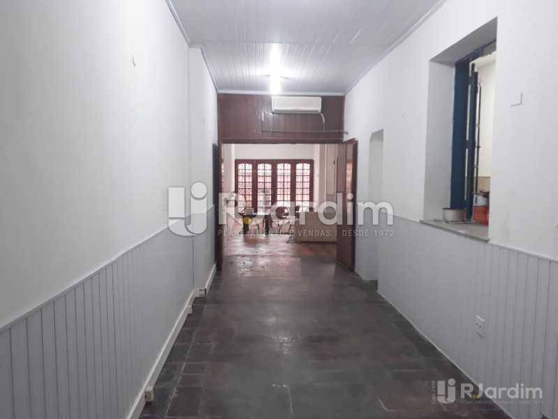 Casa para alugar com 4 quartos, 400m² - Foto 4