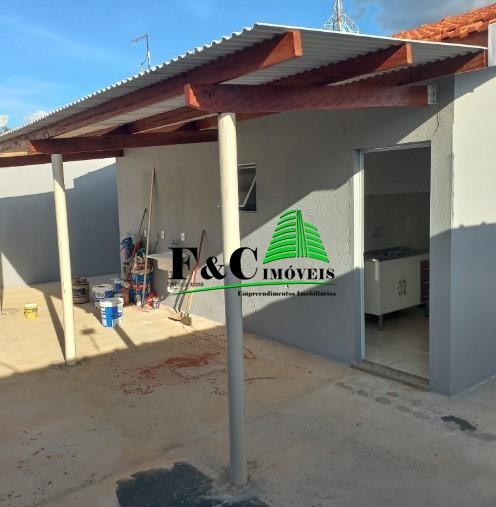 Casa à venda com 2 quartos, 170m² - Foto 1