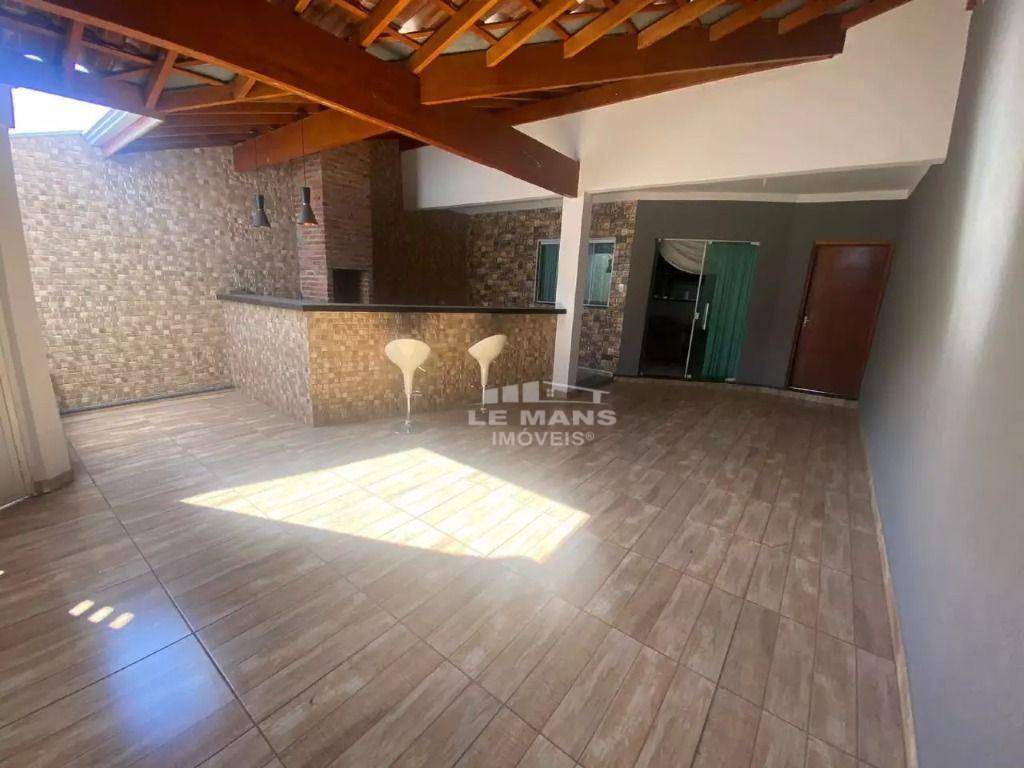 Casa à venda com 3 quartos, 200m² - Foto 3