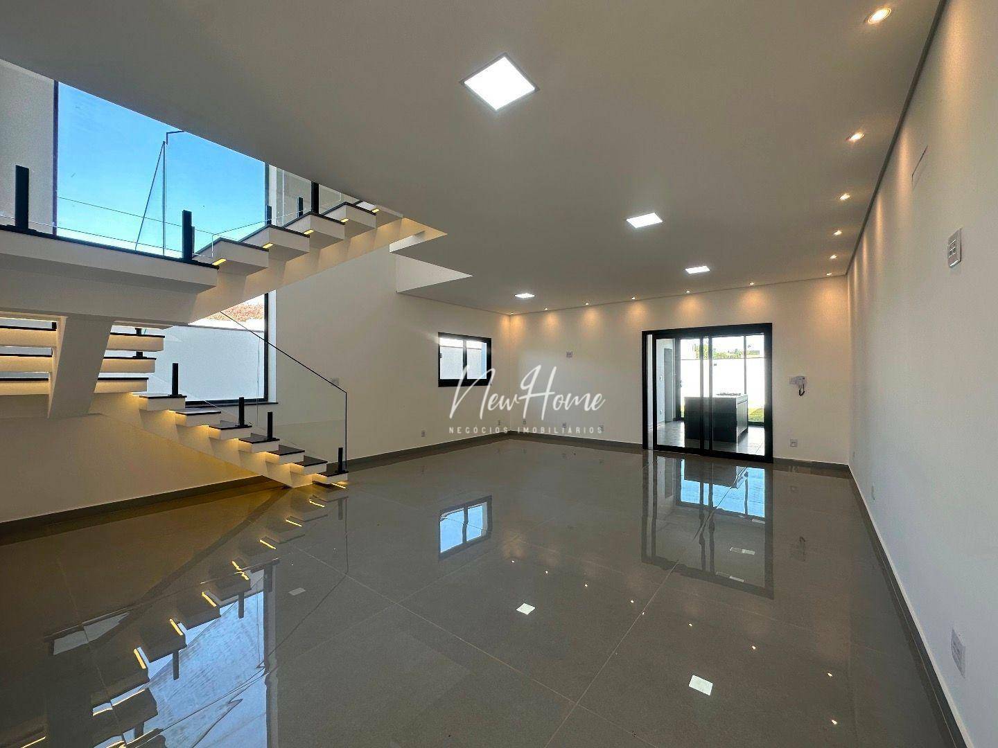 Casa à venda com 3 quartos, 220m² - Foto 2