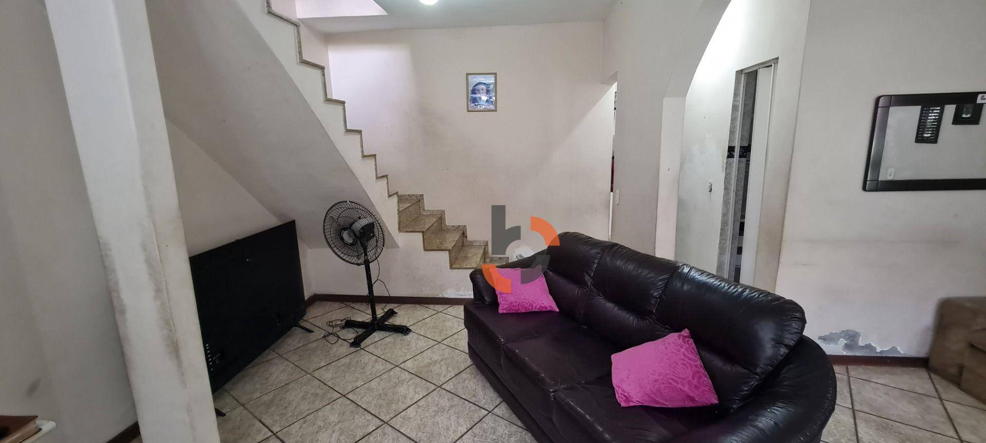 Casa à venda com 4 quartos, 351m² - Foto 1