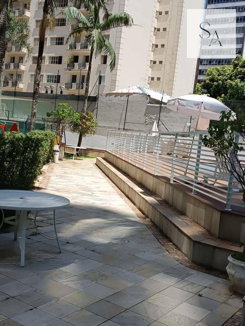 Apartamento à venda com 3 quartos, 215m² - Foto 3