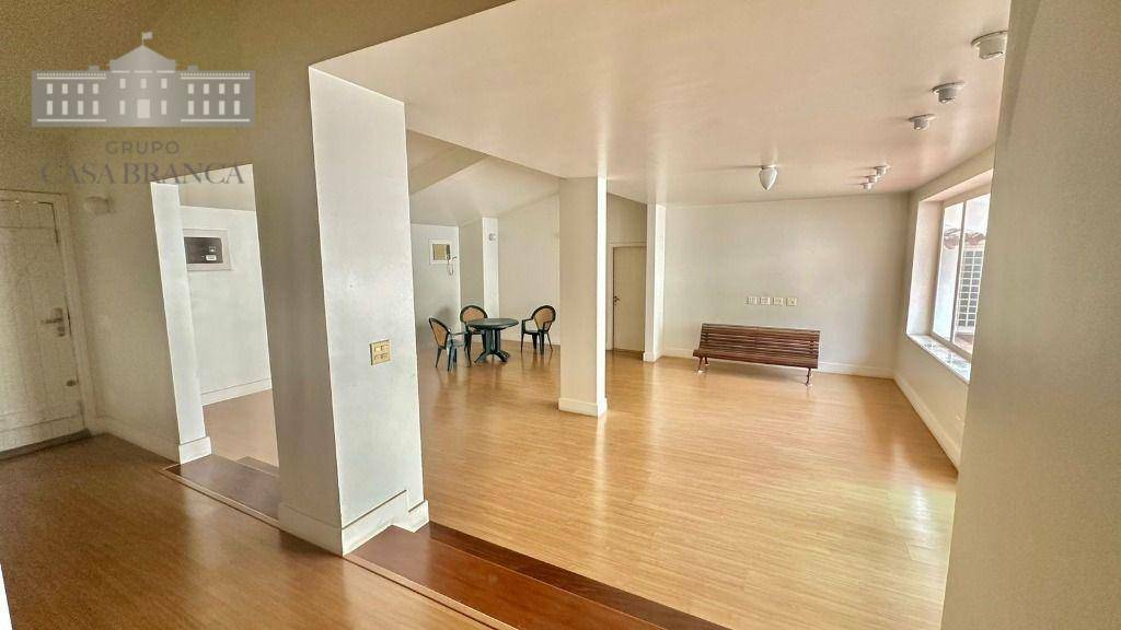 Casa à venda com 4 quartos, 315m² - Foto 1