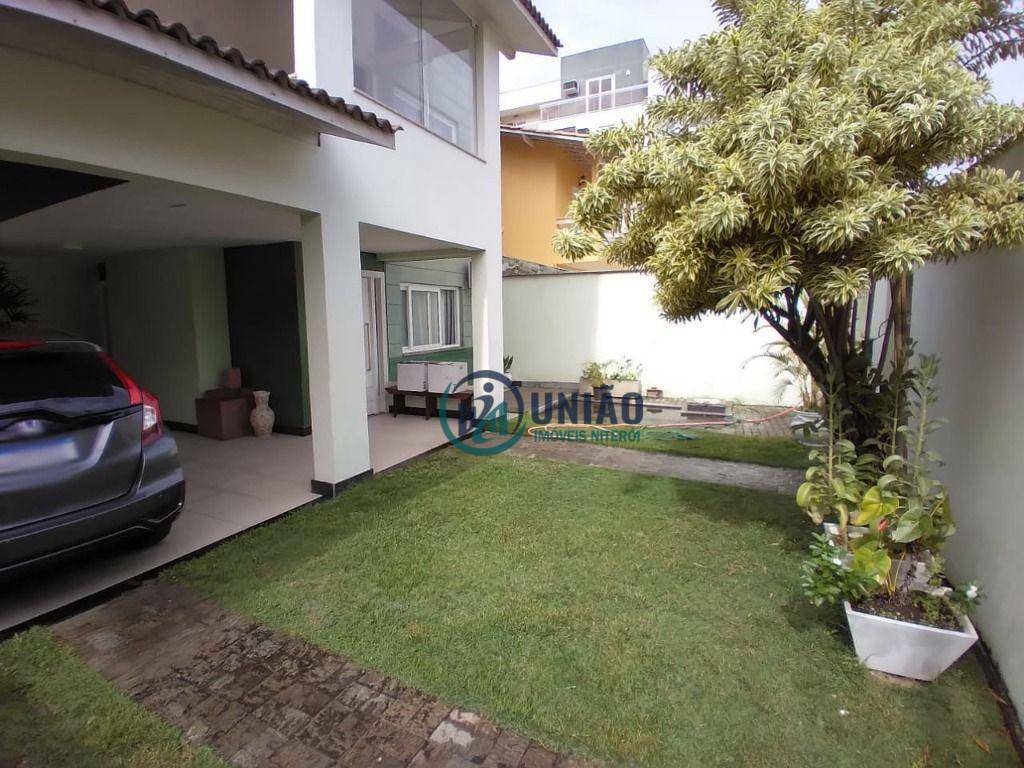 Casa à venda com 3 quartos, 250m² - Foto 1