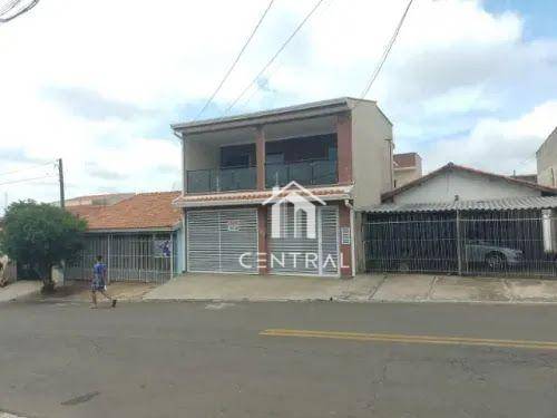 Sobrado à venda com 4 quartos, 200m² - Foto 1