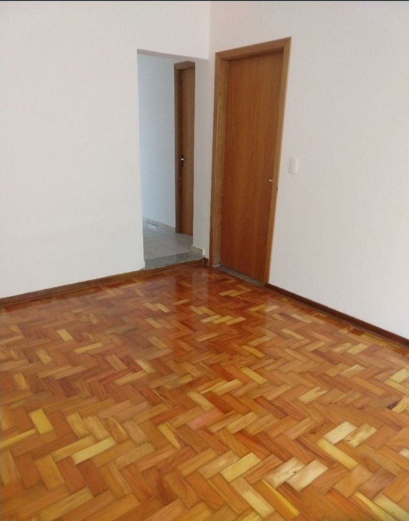 Prédio Inteiro para alugar com 6 quartos, 140m² - Foto 6