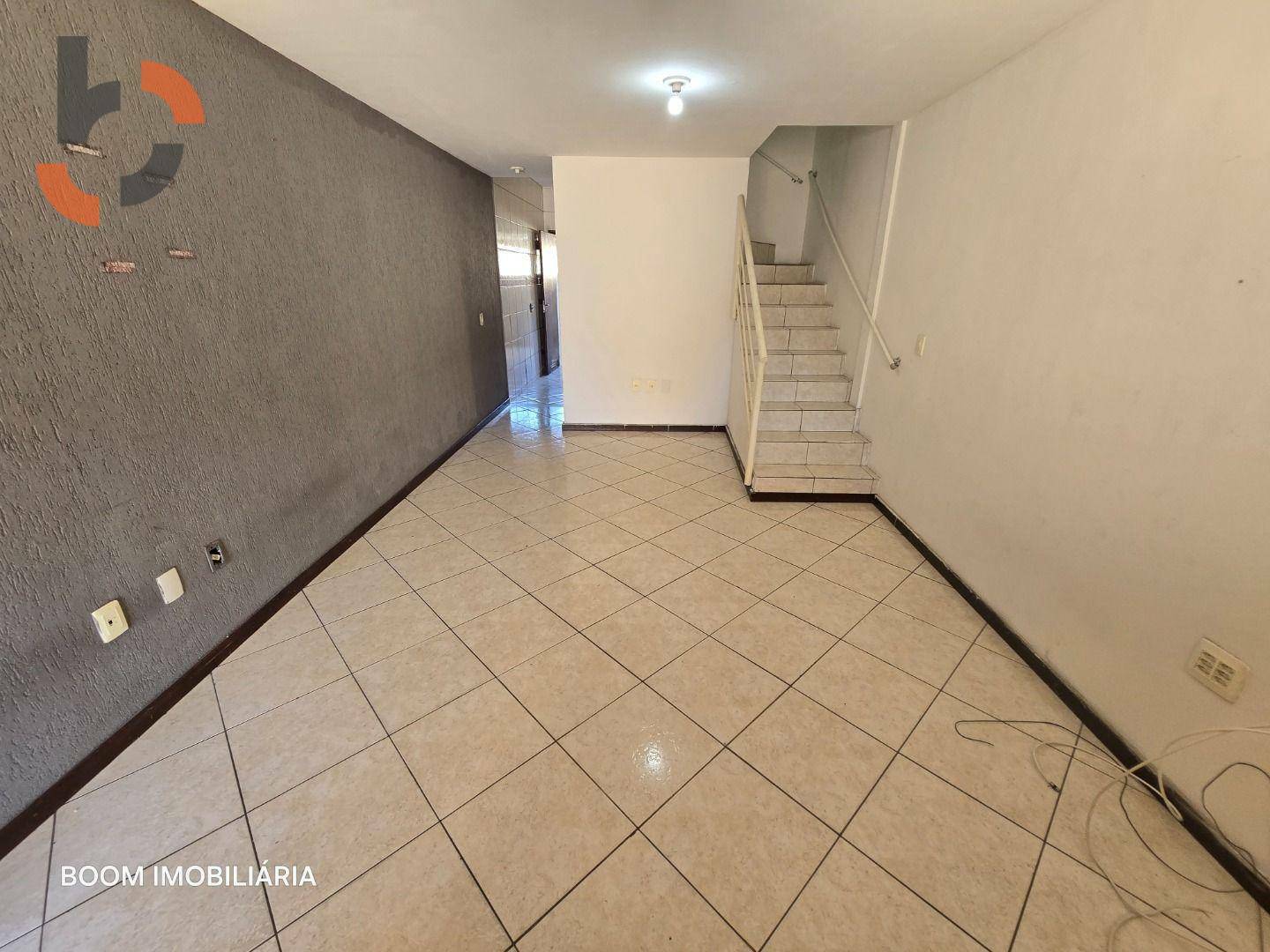 Casa à venda com 2 quartos, 69m² - Foto 1