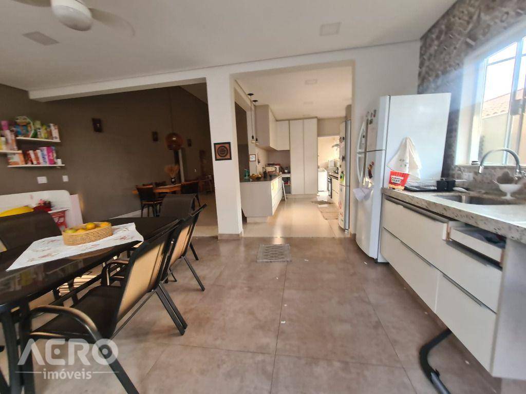 Casa de Condomínio à venda com 3 quartos, 269m² - Foto 29