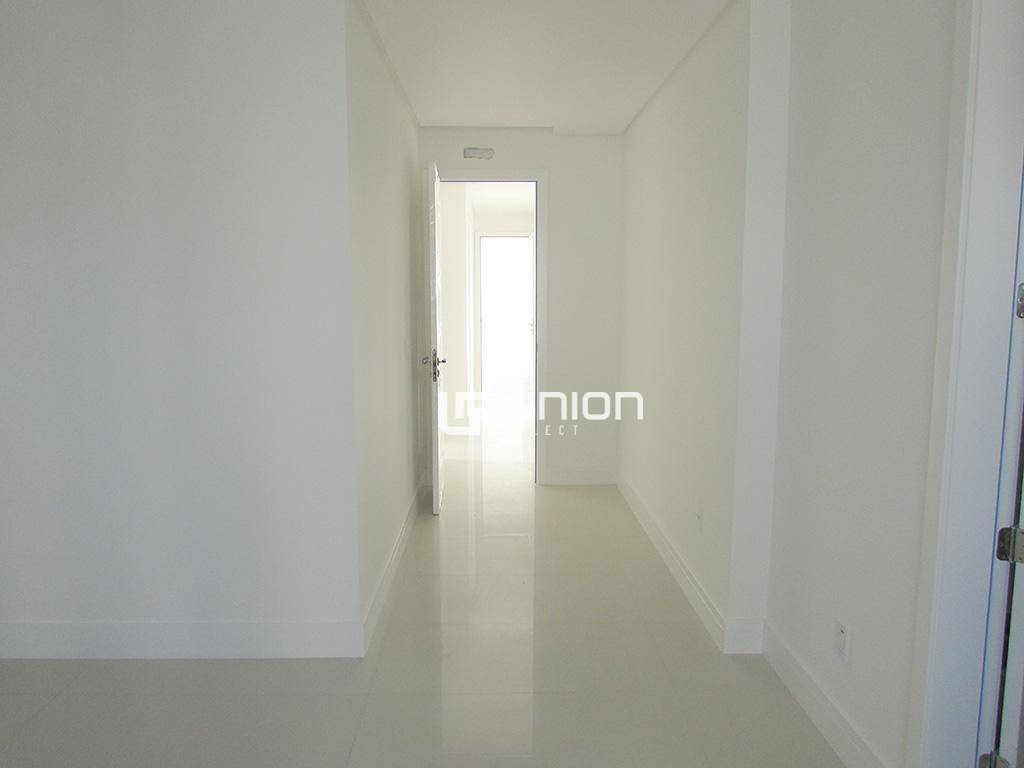 Apartamento à venda com 3 quartos, 157m² - Foto 7