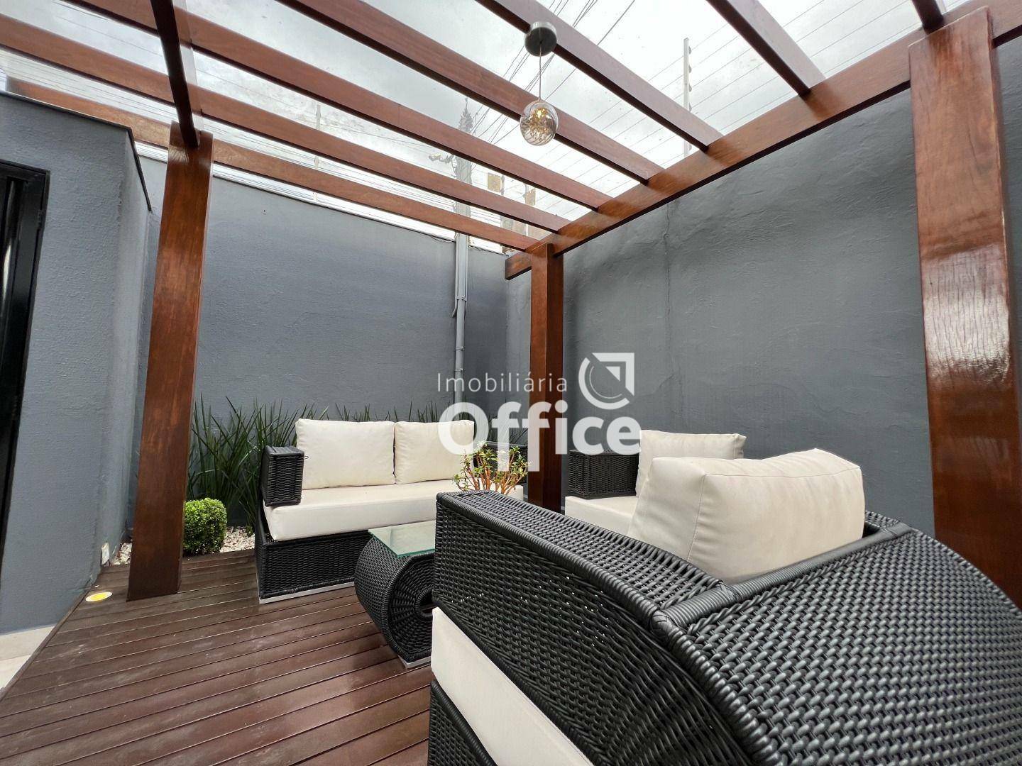 Casa à venda com 3 quartos, 220m² - Foto 3