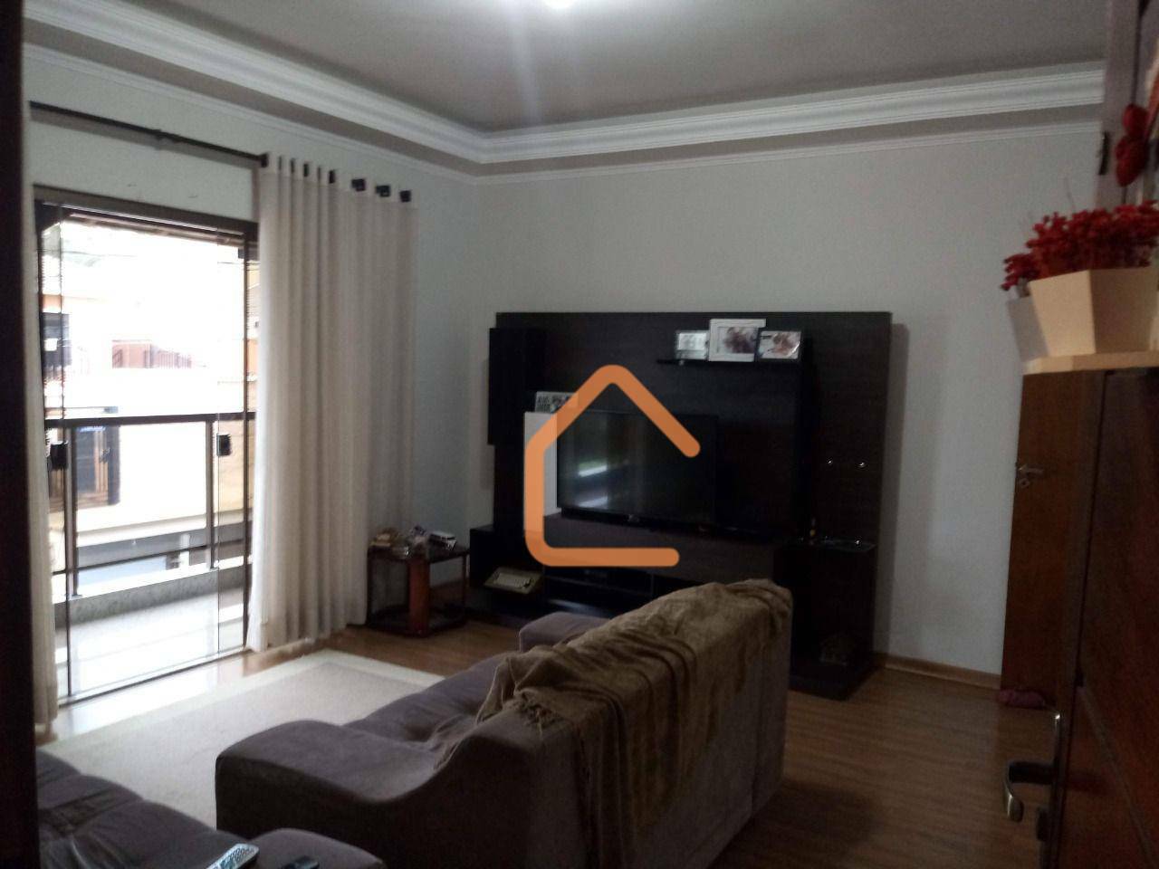 Casa à venda com 4 quartos, 230m² - Foto 4