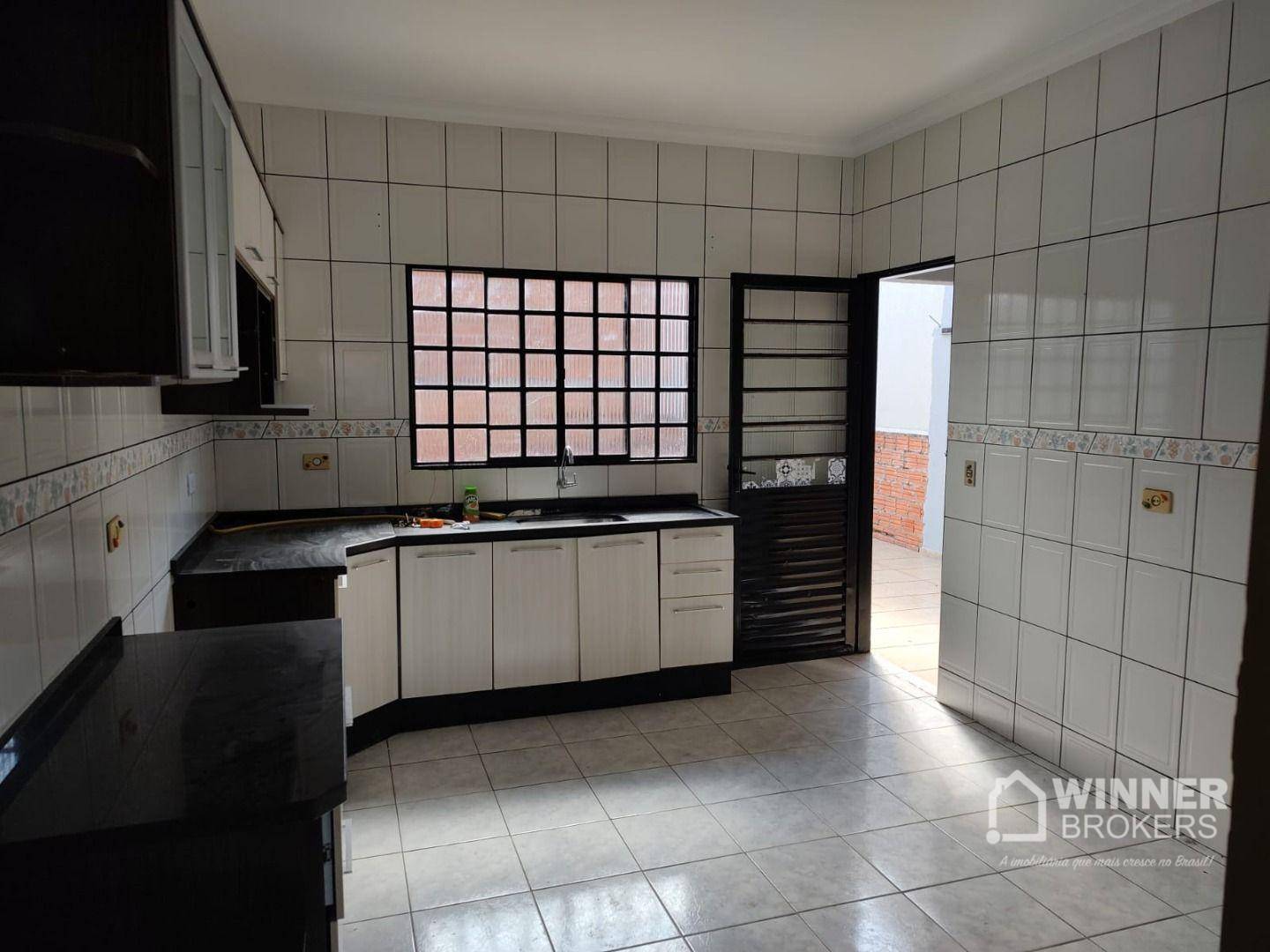 Casa à venda com 2 quartos, 70m² - Foto 3