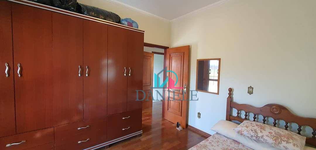 Casa à venda com 3 quartos, 238m² - Foto 14