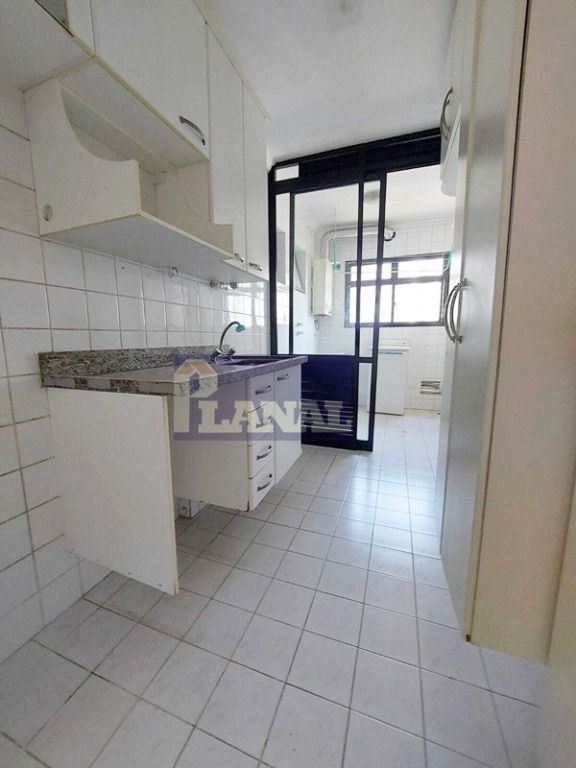 Apartamento à venda com 3 quartos, 75m² - Foto 12