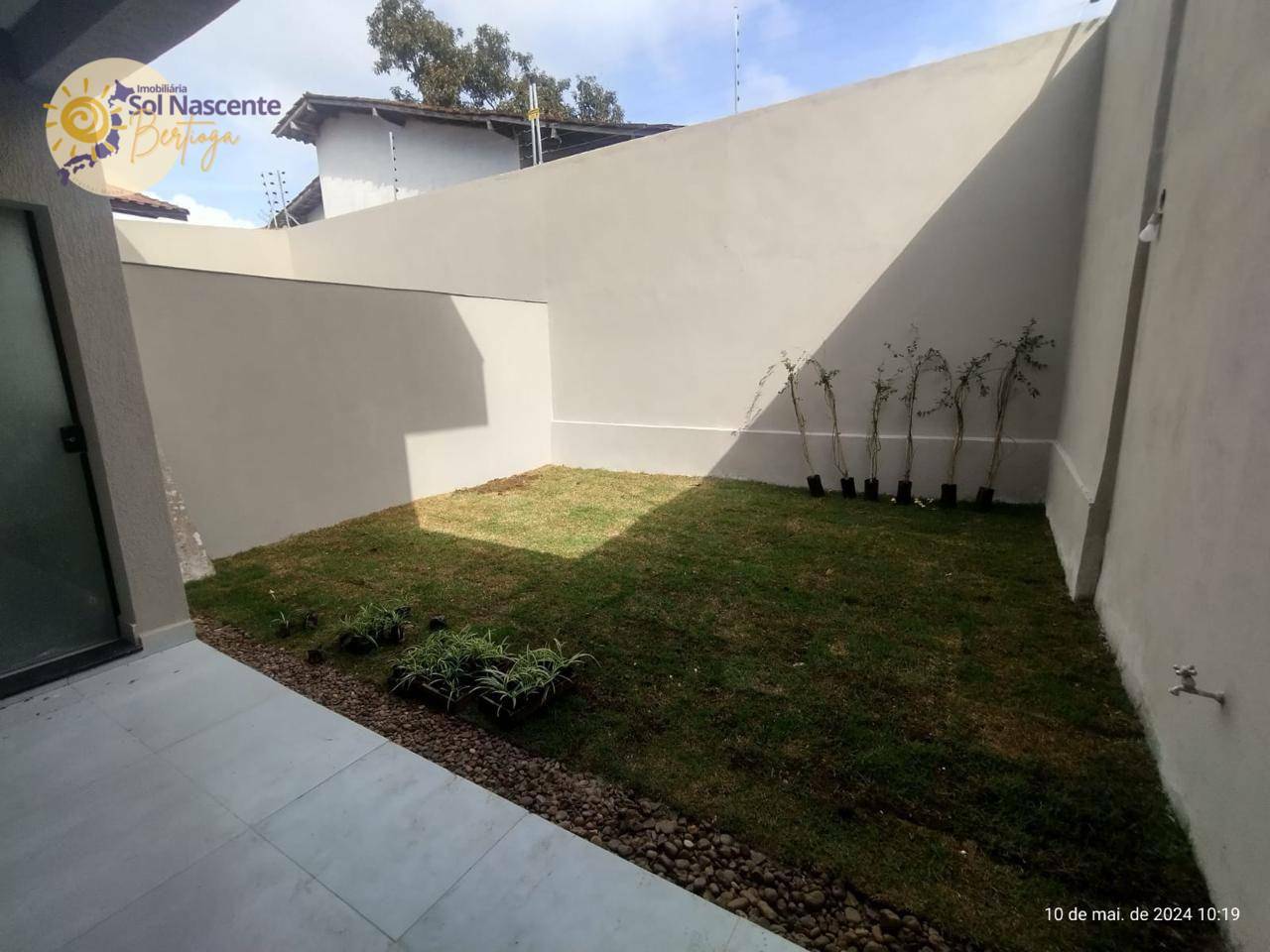 Casa à venda com 3 quartos, 165m² - Foto 2