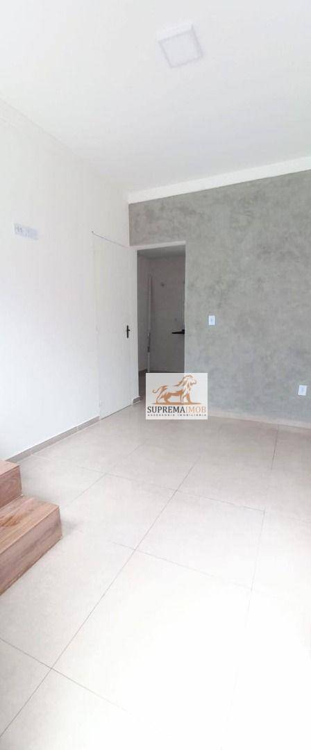 Casa à venda com 2 quartos, 55m² - Foto 2