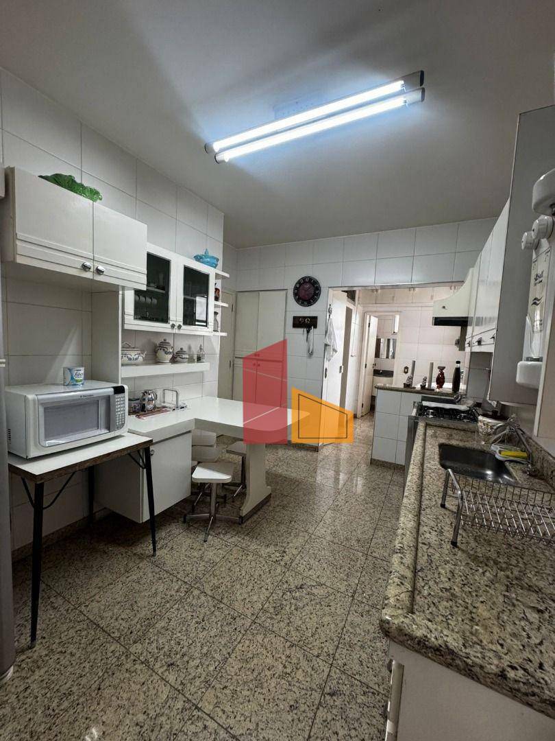 Apartamento à venda com 3 quartos, 216m² - Foto 11