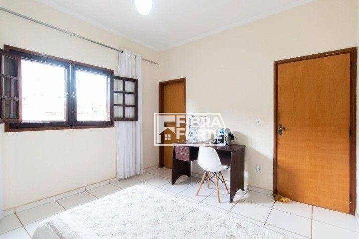 Casa à venda com 3 quartos, 221m² - Foto 26