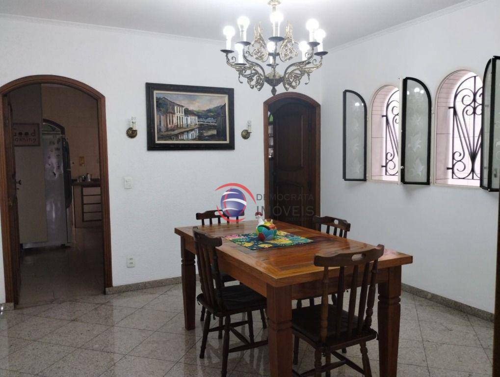 Sobrado à venda com 3 quartos, 160m² - Foto 1