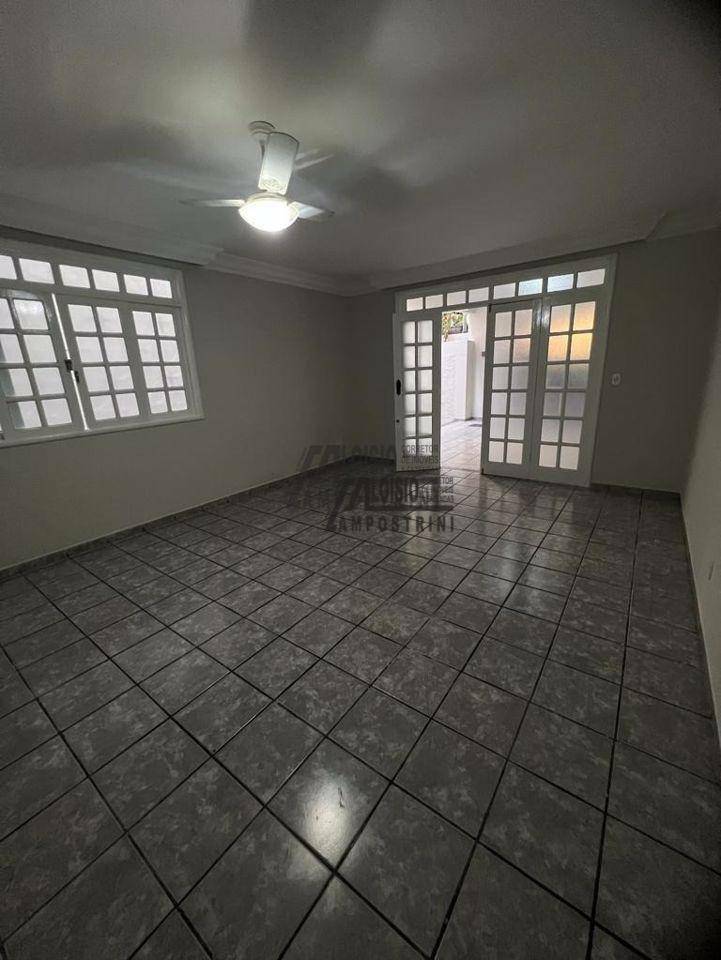 Casa à venda com 4 quartos, 180m² - Foto 9