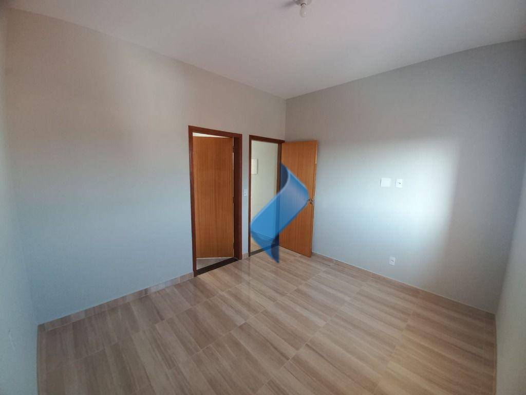 Casa à venda com 4 quartos, 205m² - Foto 11