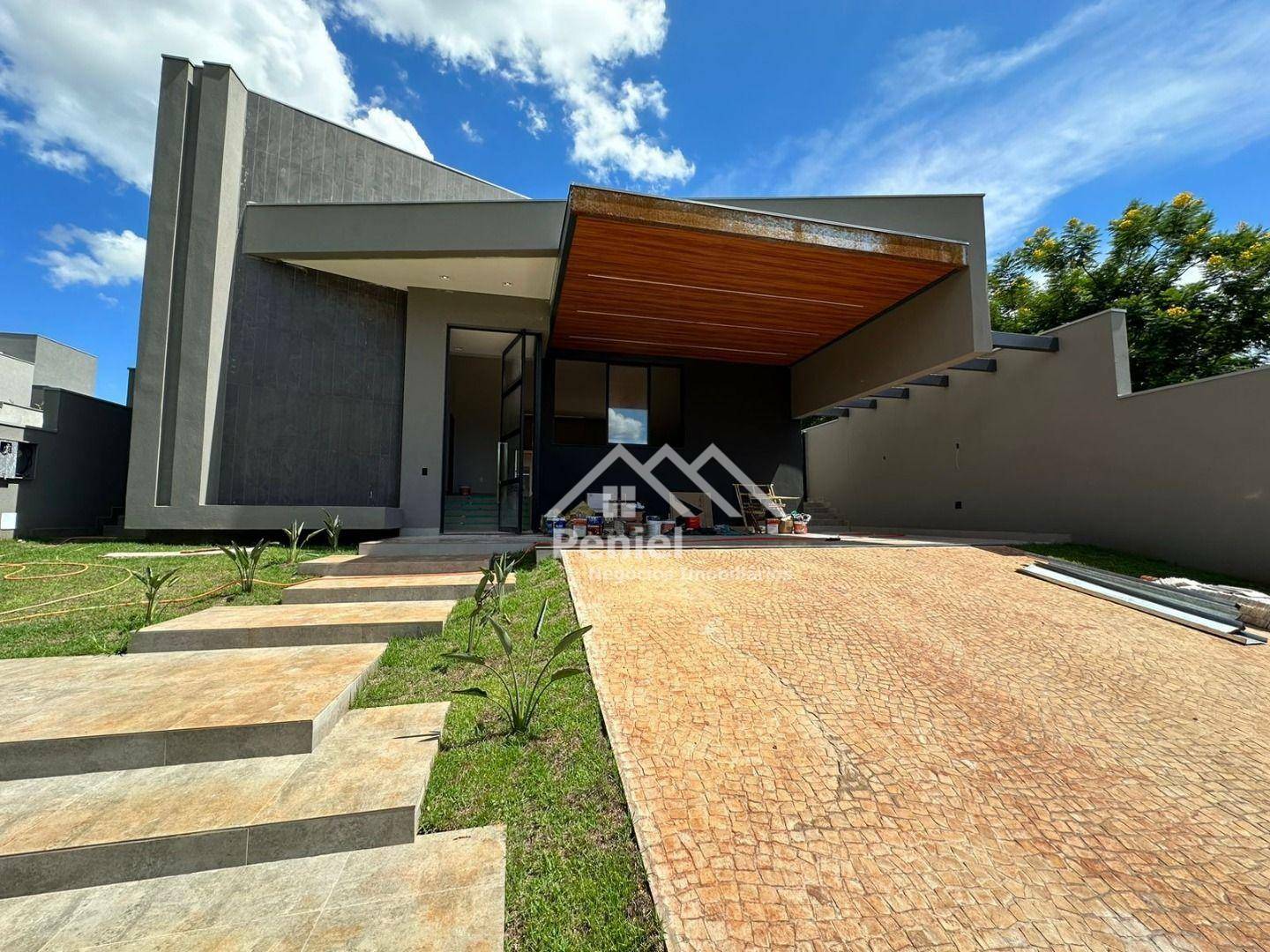 Casa de Condomínio à venda com 3 quartos, 296m² - Foto 1