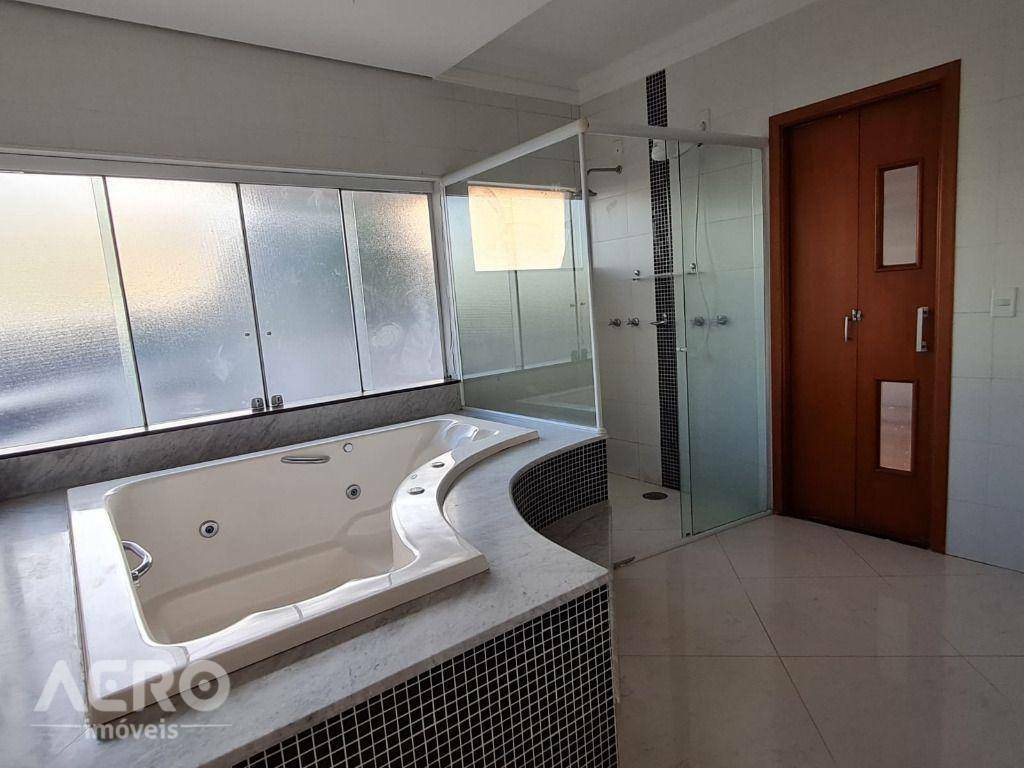 Casa de Condomínio à venda com 4 quartos, 400m² - Foto 12