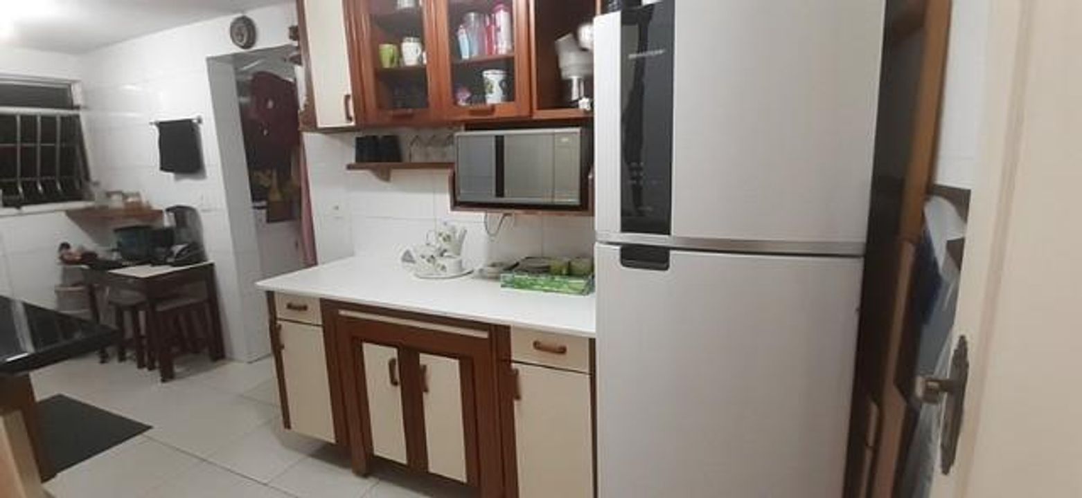 Apartamento à venda com 3 quartos, 130m² - Foto 2