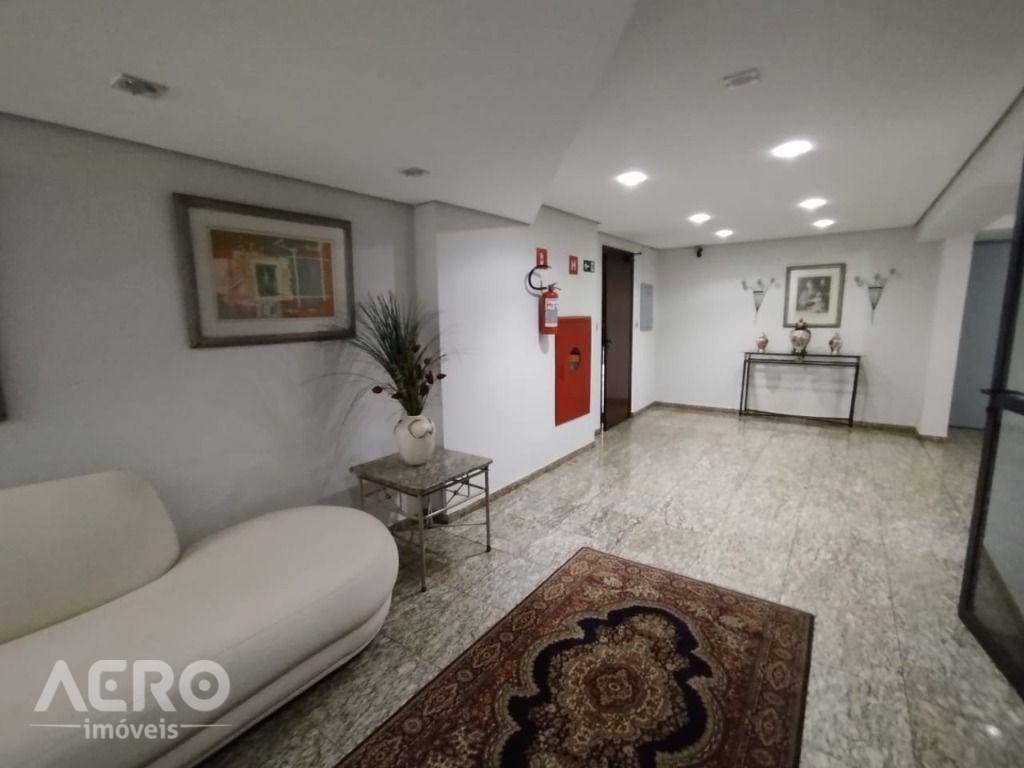 Apartamento para alugar com 2 quartos, 75m² - Foto 2