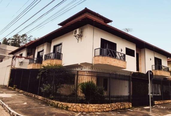 Casa à venda com 6 quartos, 420m² - Foto 2