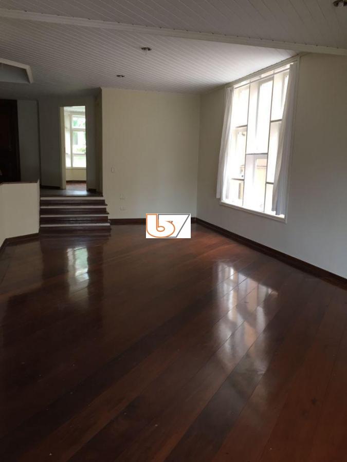 Casa de Condomínio para alugar com 4 quartos, 420m² - Foto 4