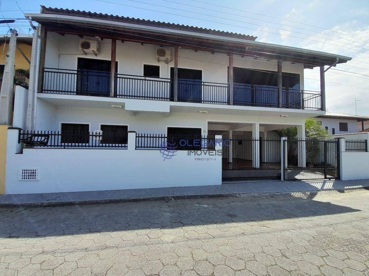 Casa à venda com 4 quartos, 240m² - Foto 1