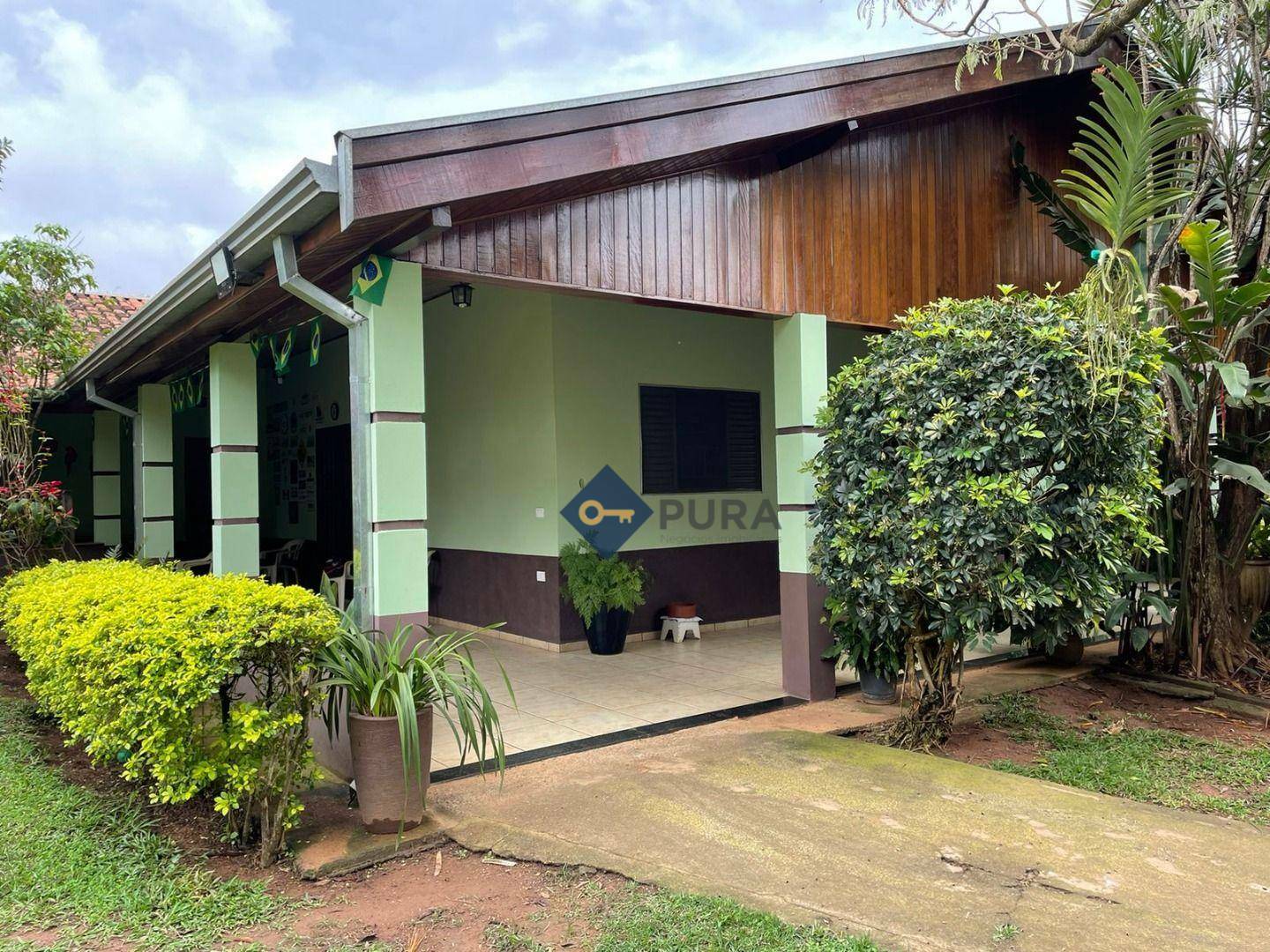 Chácara à venda com 3 quartos, 240m² - Foto 1