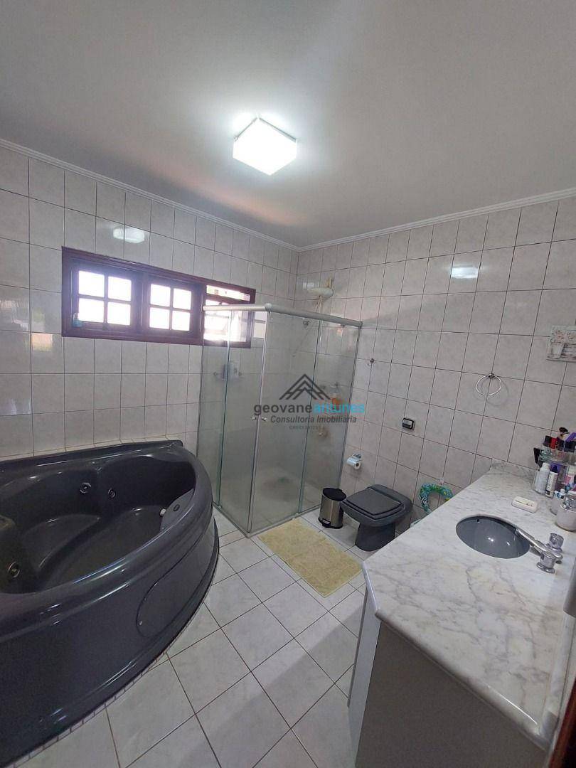 Casa de Condomínio para alugar com 5 quartos, 438m² - Foto 15