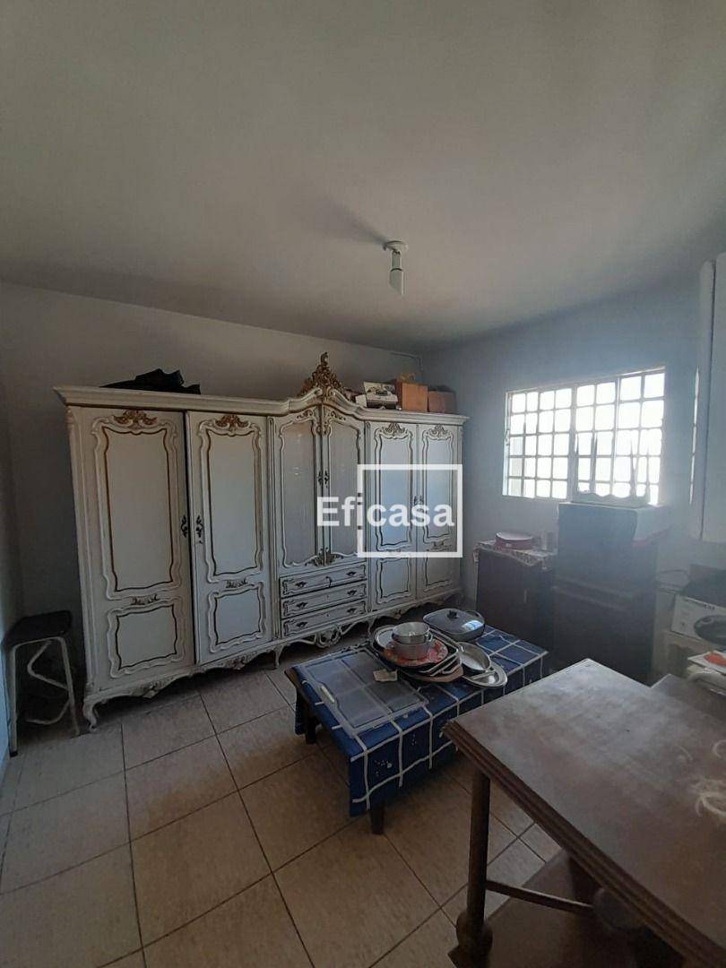 Casa à venda com 3 quartos, 330m² - Foto 16